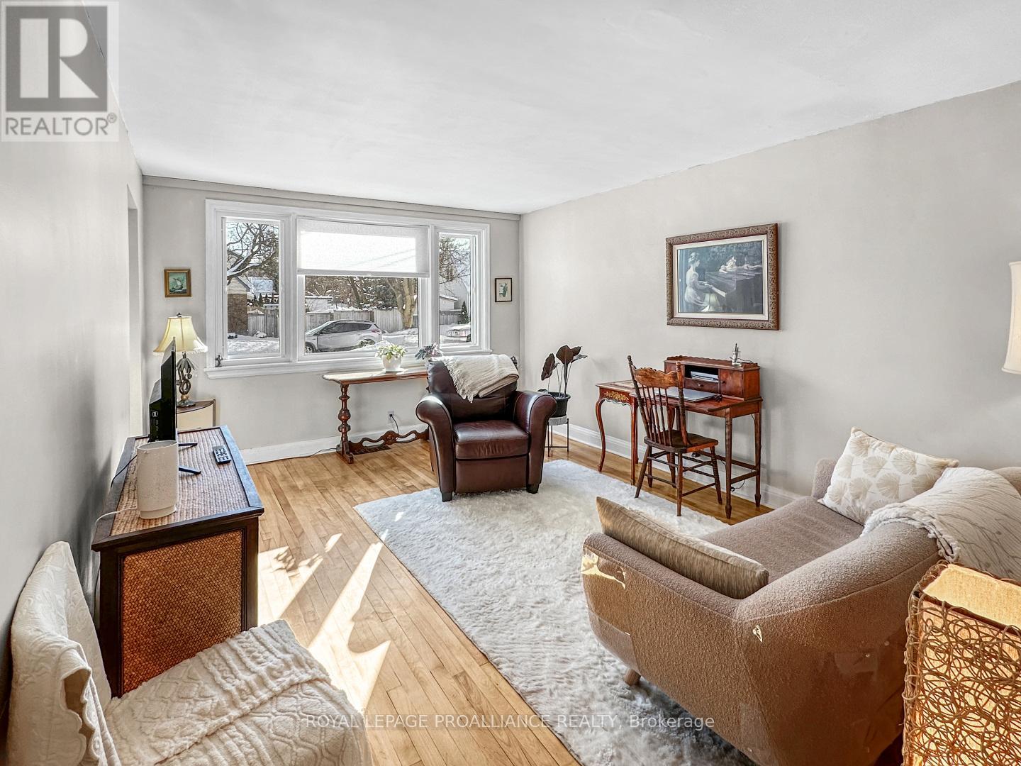 284 Victoria Avenue, Belleville, Ontario  K8N 2C7 - Photo 4 - X12887628