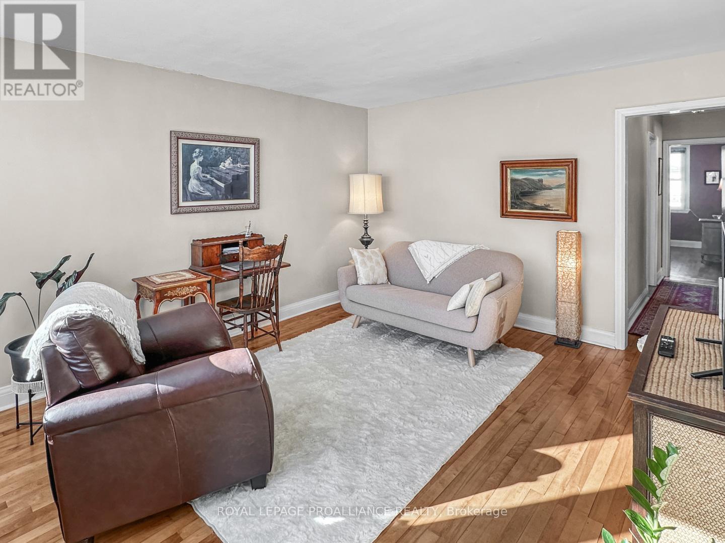 284 Victoria Avenue, Belleville, Ontario  K8N 2C7 - Photo 5 - X12887628