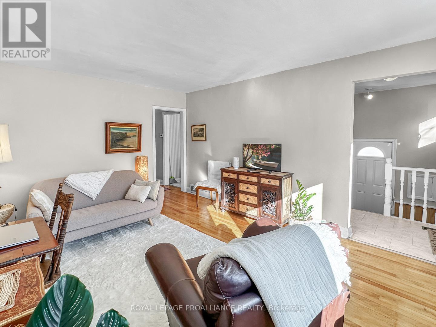 284 Victoria Avenue, Belleville, Ontario  K8N 2C7 - Photo 6 - X12887628