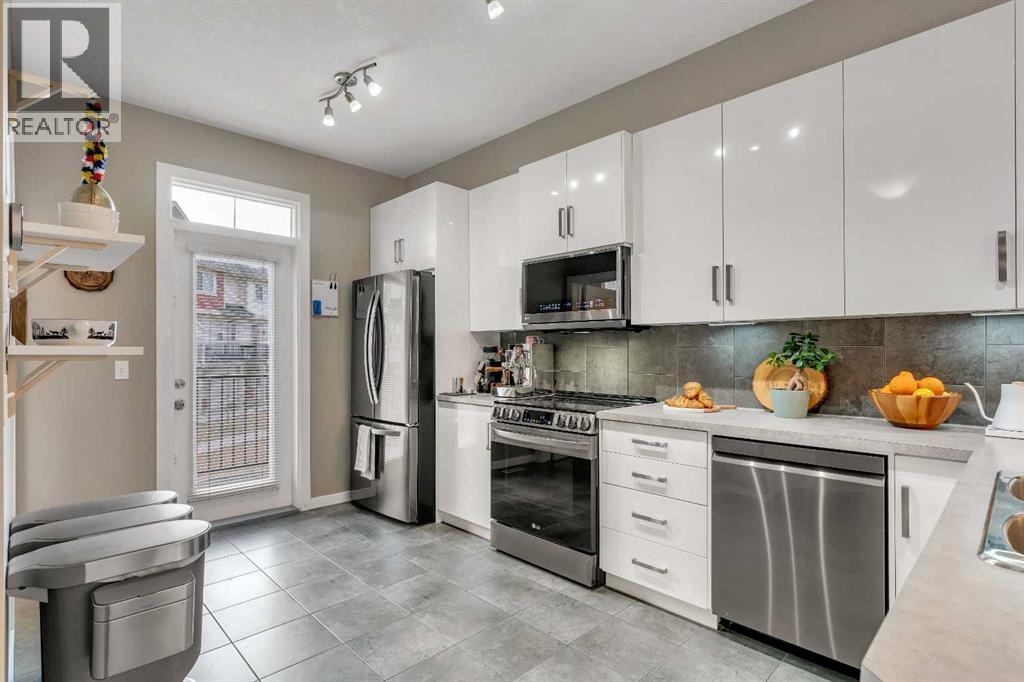 221 New Brighton Row Se, Calgary, Alberta  T2Z 1B9 - Photo 4 - A2286952