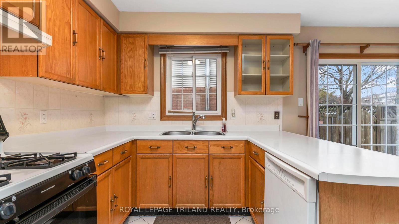 32 Glenroy Road, London South (South T), Ontario  N5Z 3K9 - Photo 12 - X12887480