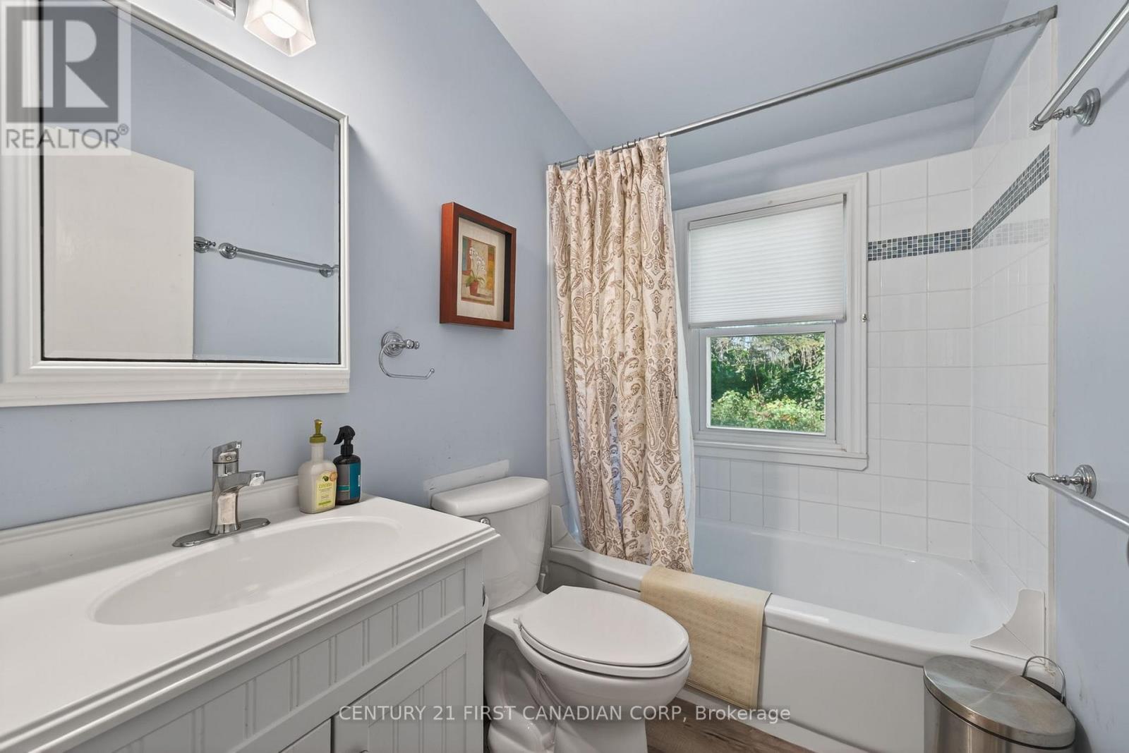 Photo 14 of 23 for 4 - 49075 Dexter Line