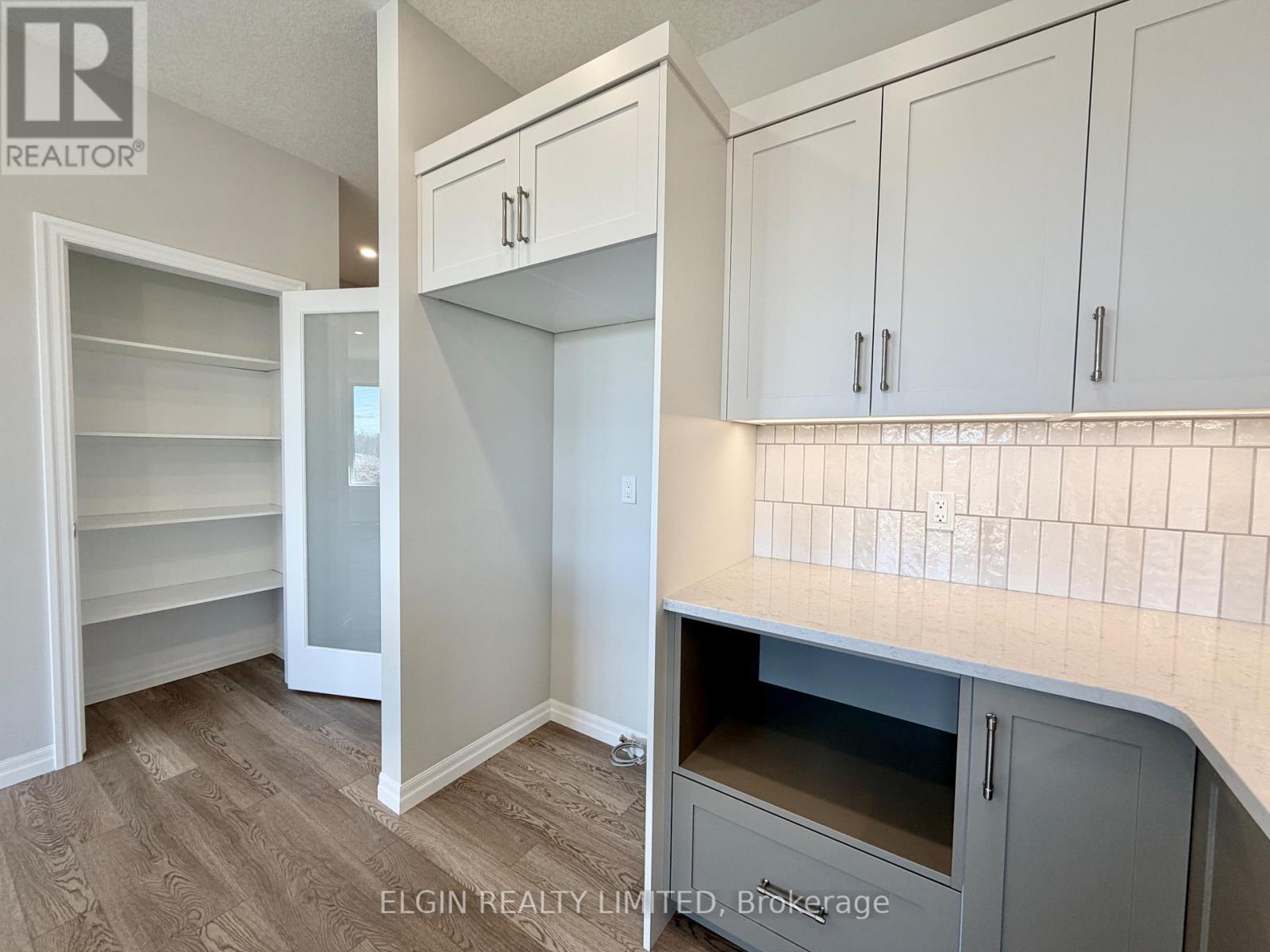 Photo 11 of 30 for 7 Horizon Court