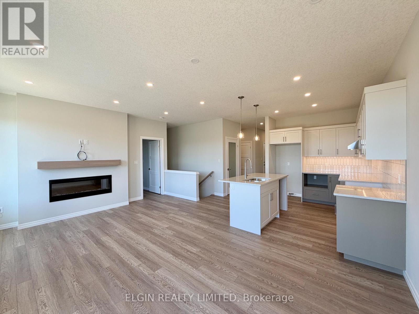 Photo 13 of 30 for 7 Horizon Court