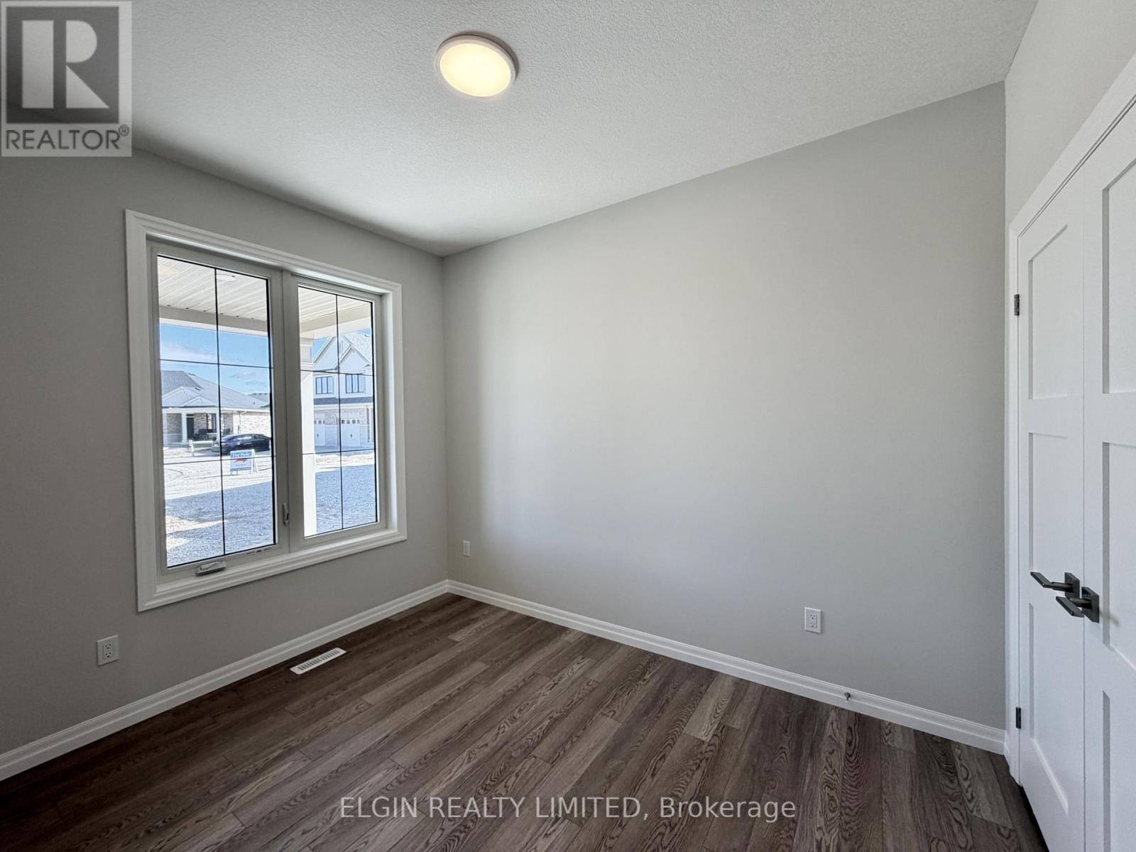 Photo 4 of 30 for 7 Horizon Court