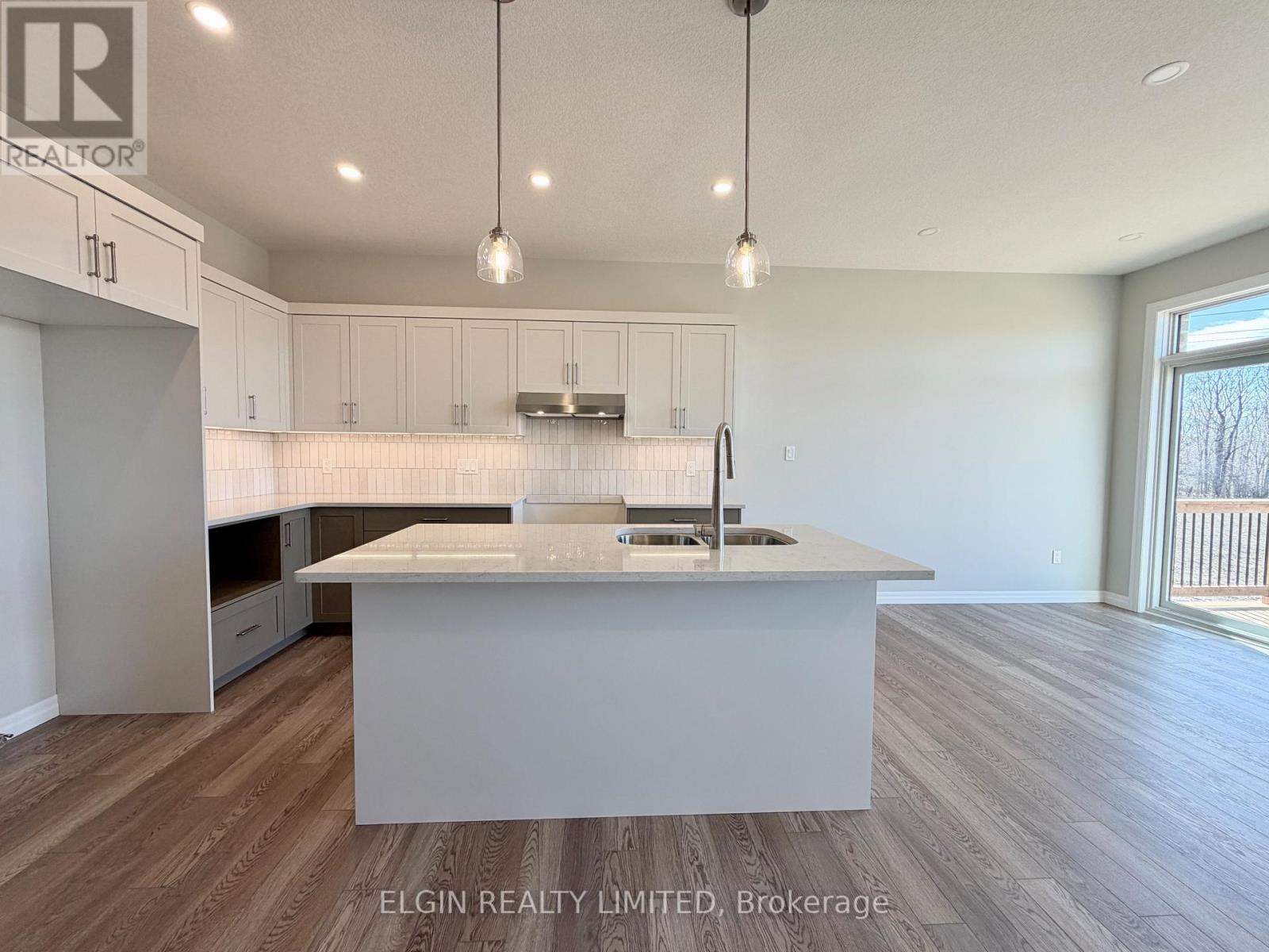 Photo 7 of 30 for 7 Horizon Court