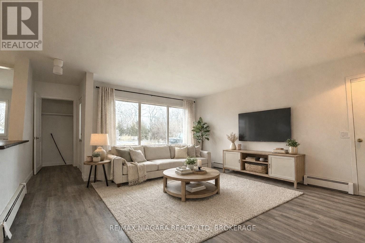 1544 Stockton Lane, Fort Erie, Ontario  L2A 6M8 - Photo 2 - X12873920