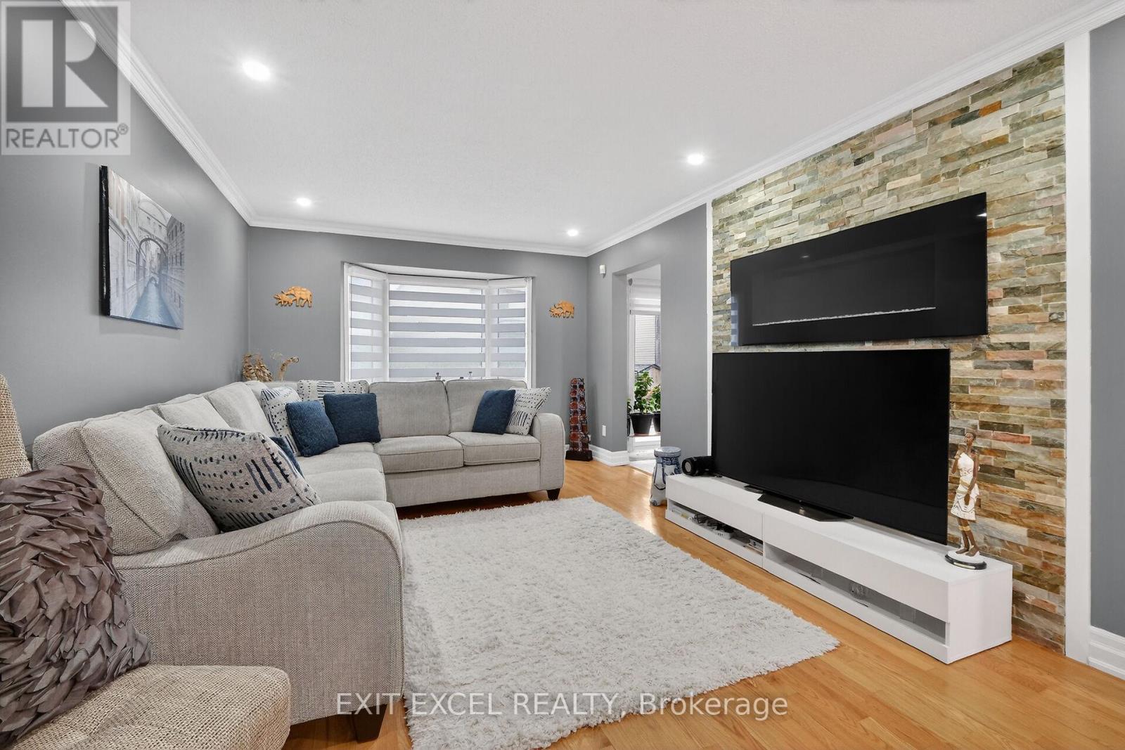 58 Fireside Crescent, Ottawa, Ontario  K1T 1Z4 - Photo 11 - X12887416