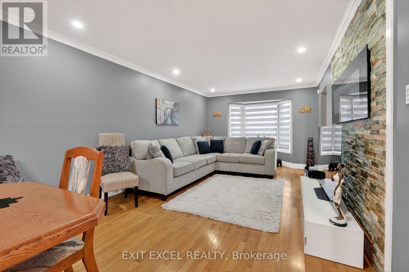 58 Fireside Crescent, Ottawa, Ontario  K1T 1Z4 - Photo 12 - X12887416