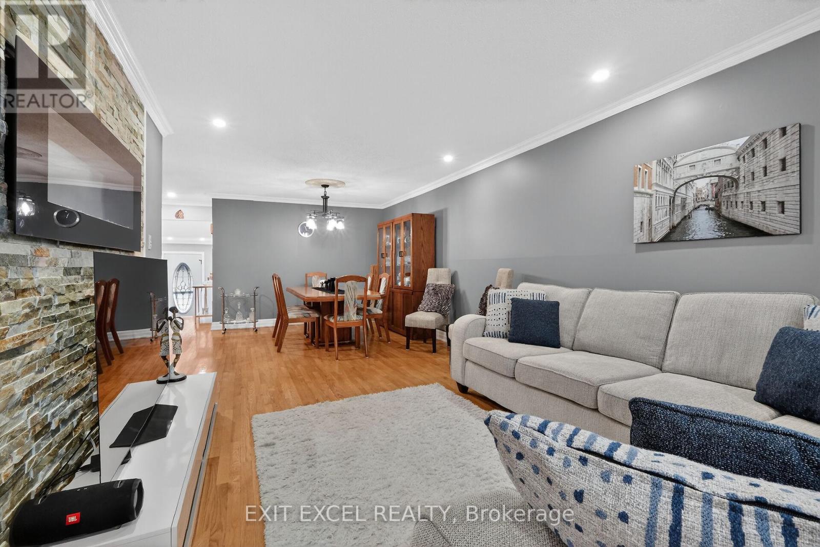 58 Fireside Crescent, Ottawa, Ontario  K1T 1Z4 - Photo 14 - X12887416