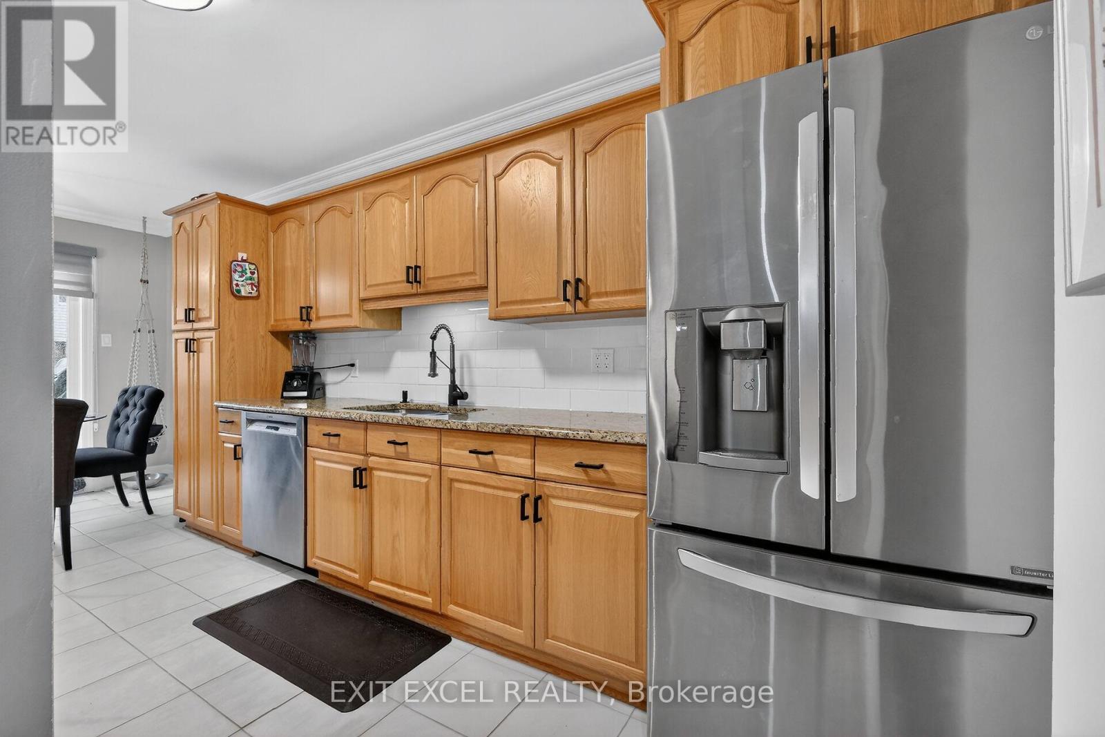 58 Fireside Crescent, Ottawa, Ontario  K1T 1Z4 - Photo 17 - X12887416