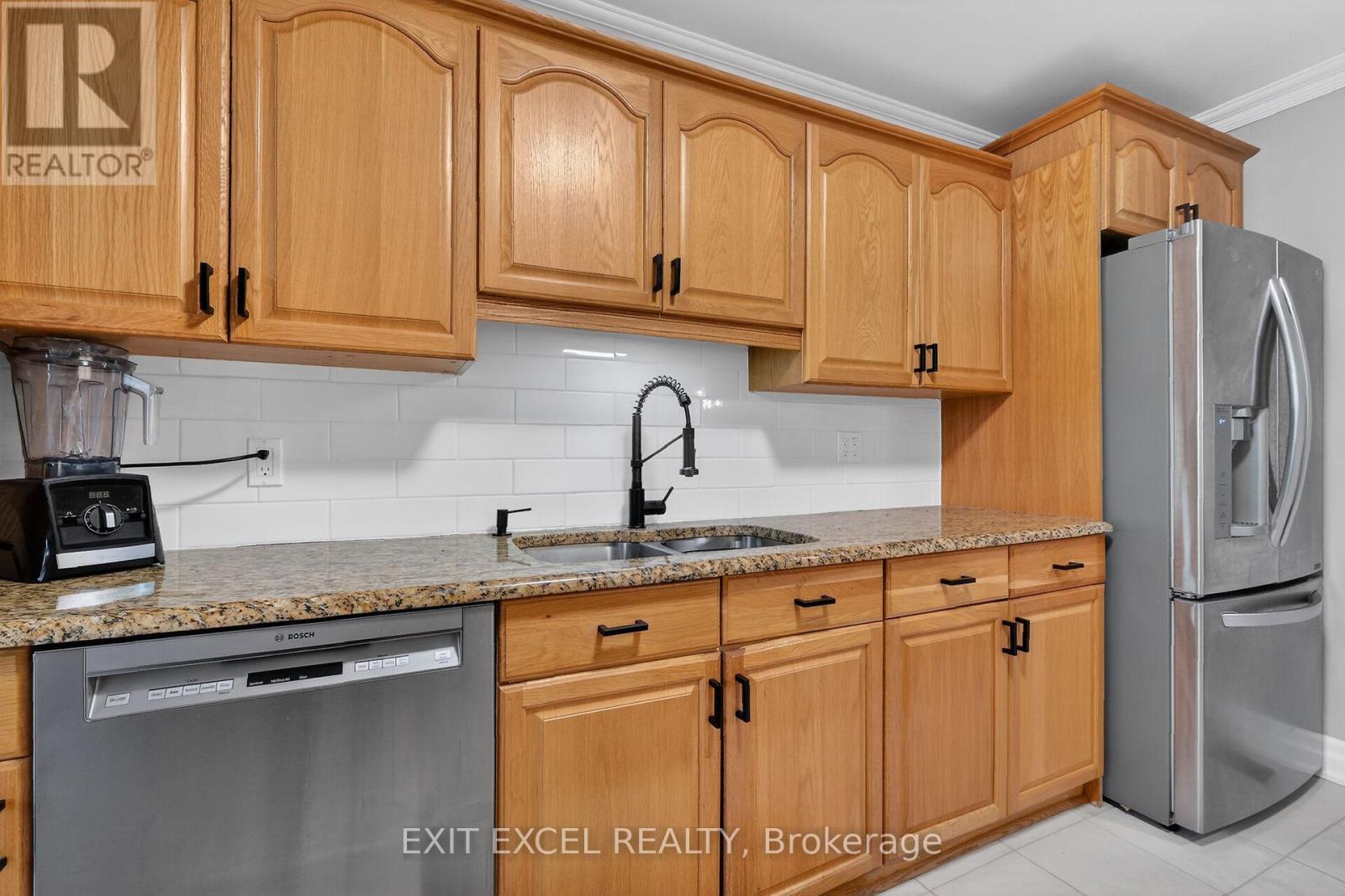 58 Fireside Crescent, Ottawa, Ontario  K1T 1Z4 - Photo 18 - X12887416