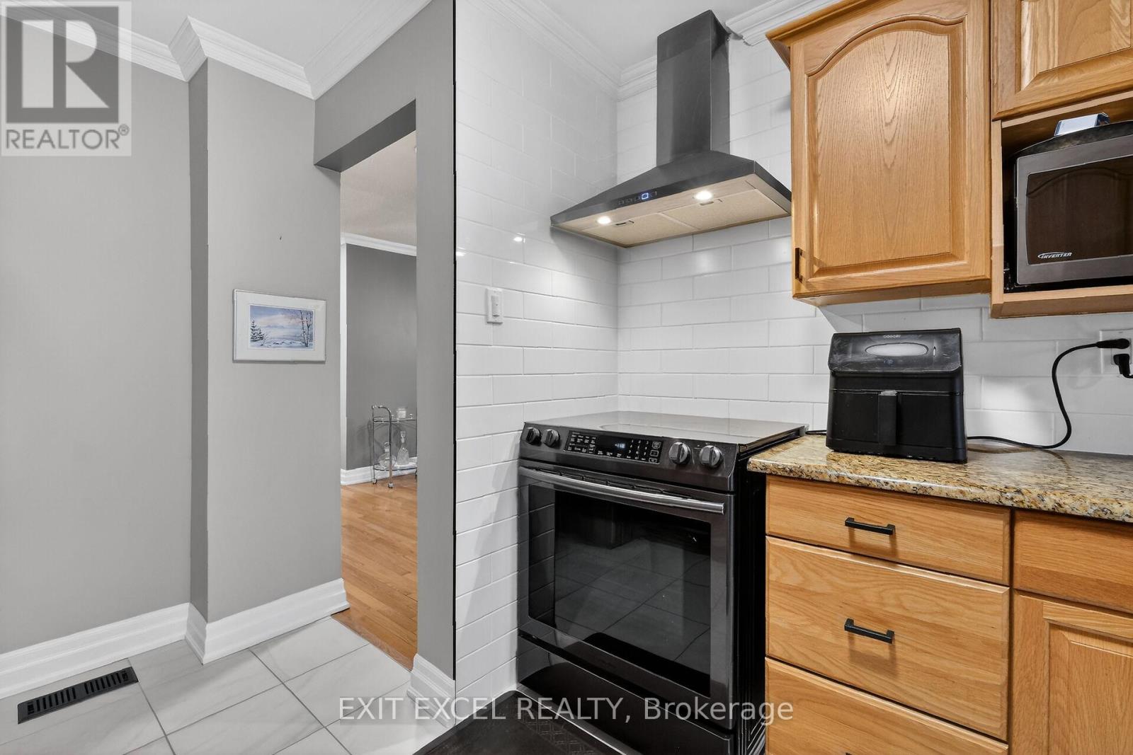 58 Fireside Crescent, Ottawa, Ontario  K1T 1Z4 - Photo 19 - X12887416