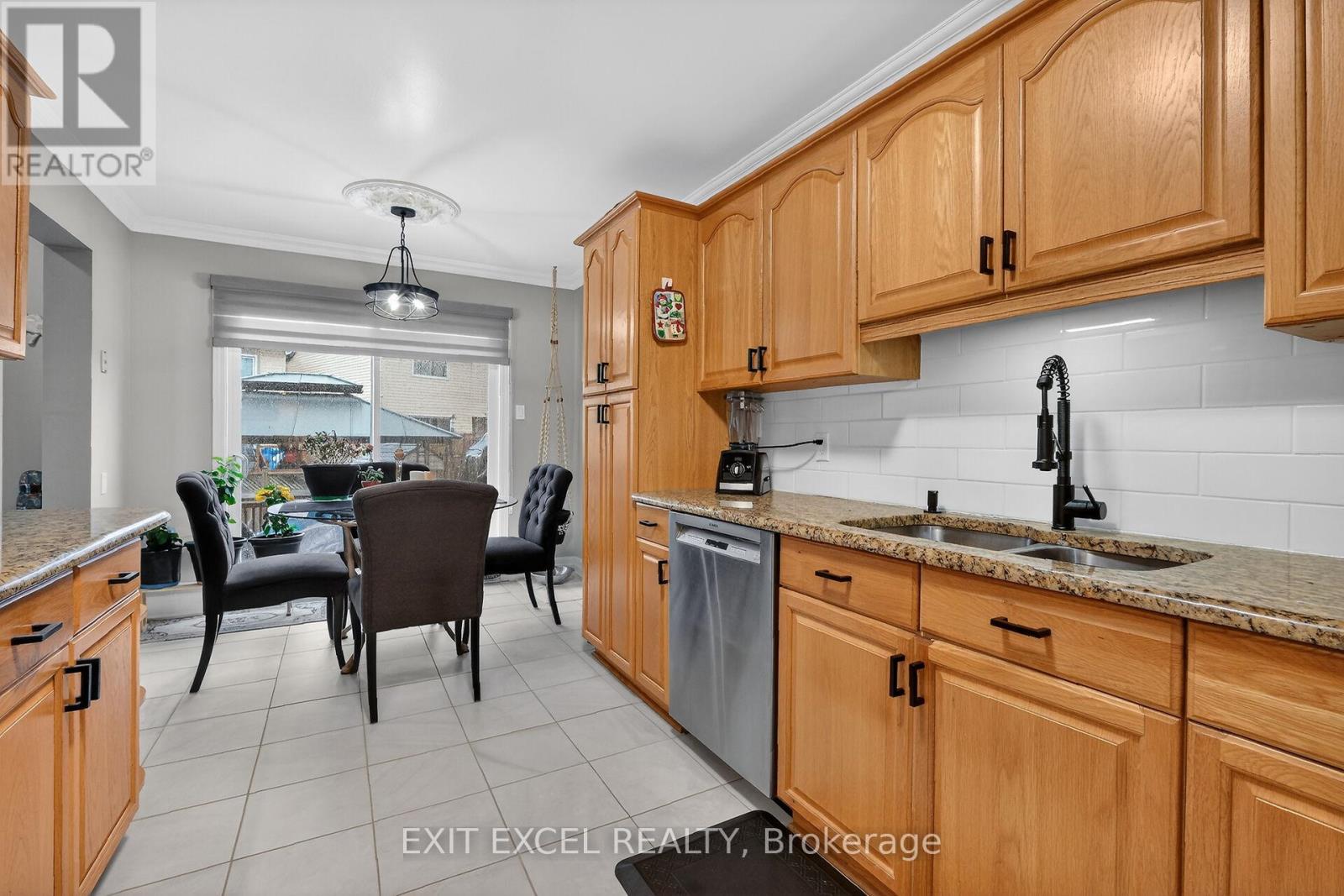 58 Fireside Crescent, Ottawa, Ontario  K1T 1Z4 - Photo 20 - X12887416