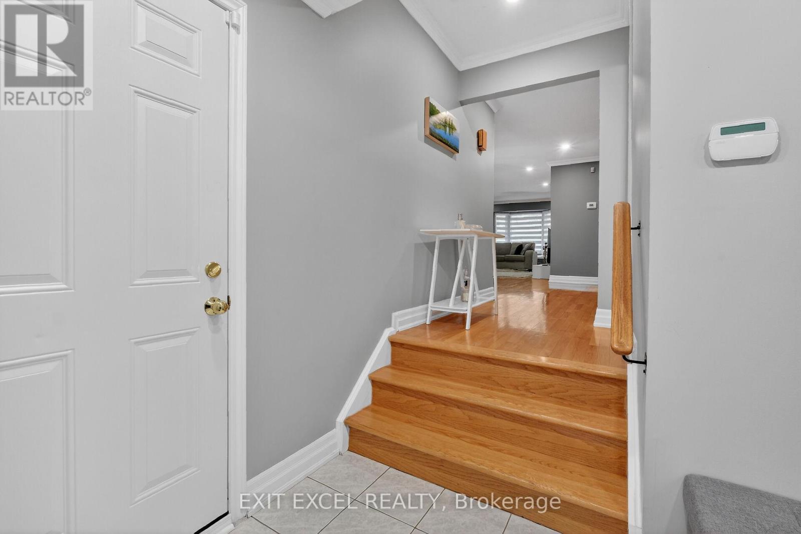 58 Fireside Crescent, Ottawa, Ontario  K1T 1Z4 - Photo 5 - X12887416