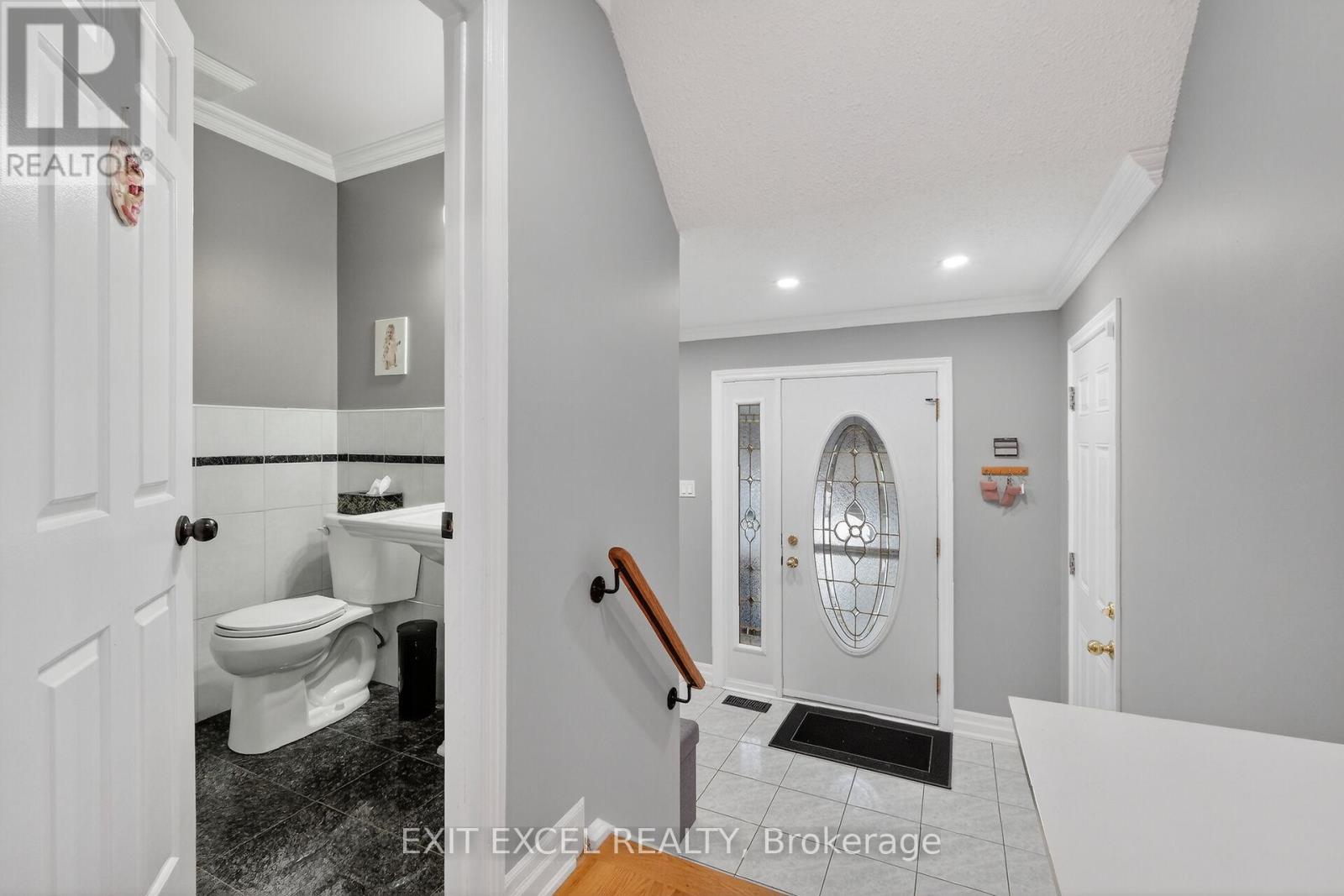 58 Fireside Crescent, Ottawa, Ontario  K1T 1Z4 - Photo 7 - X12887416