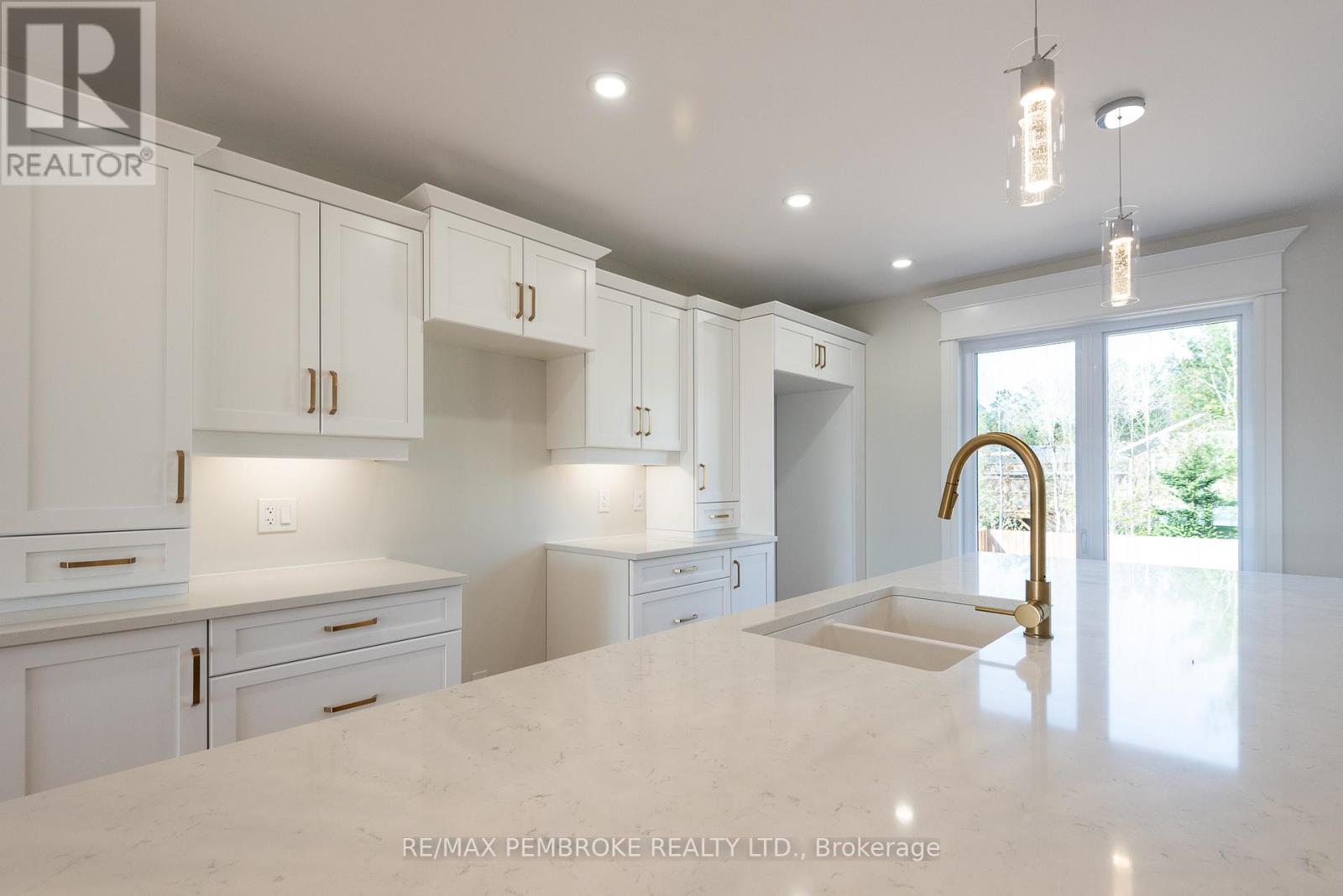 9 Jade Avenue, Petawawa, Ontario  K8H 0E5 - Photo 10 - X12887632