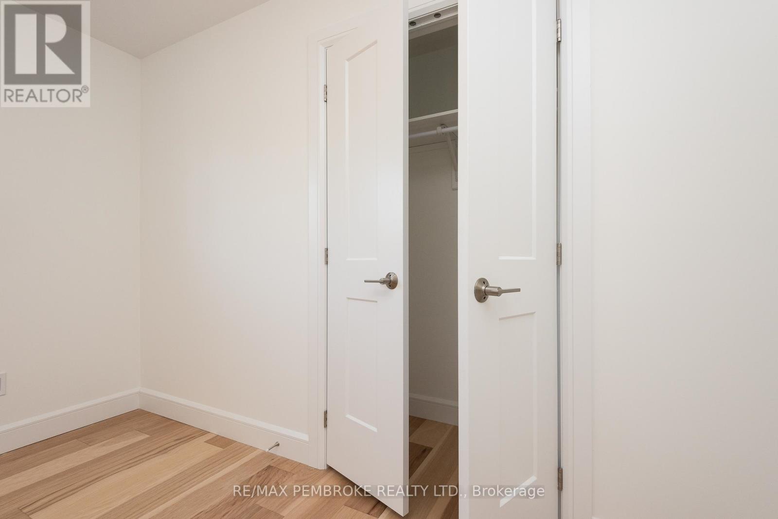 9 Jade Avenue, Petawawa, Ontario  K8H 0E5 - Photo 21 - X12887632