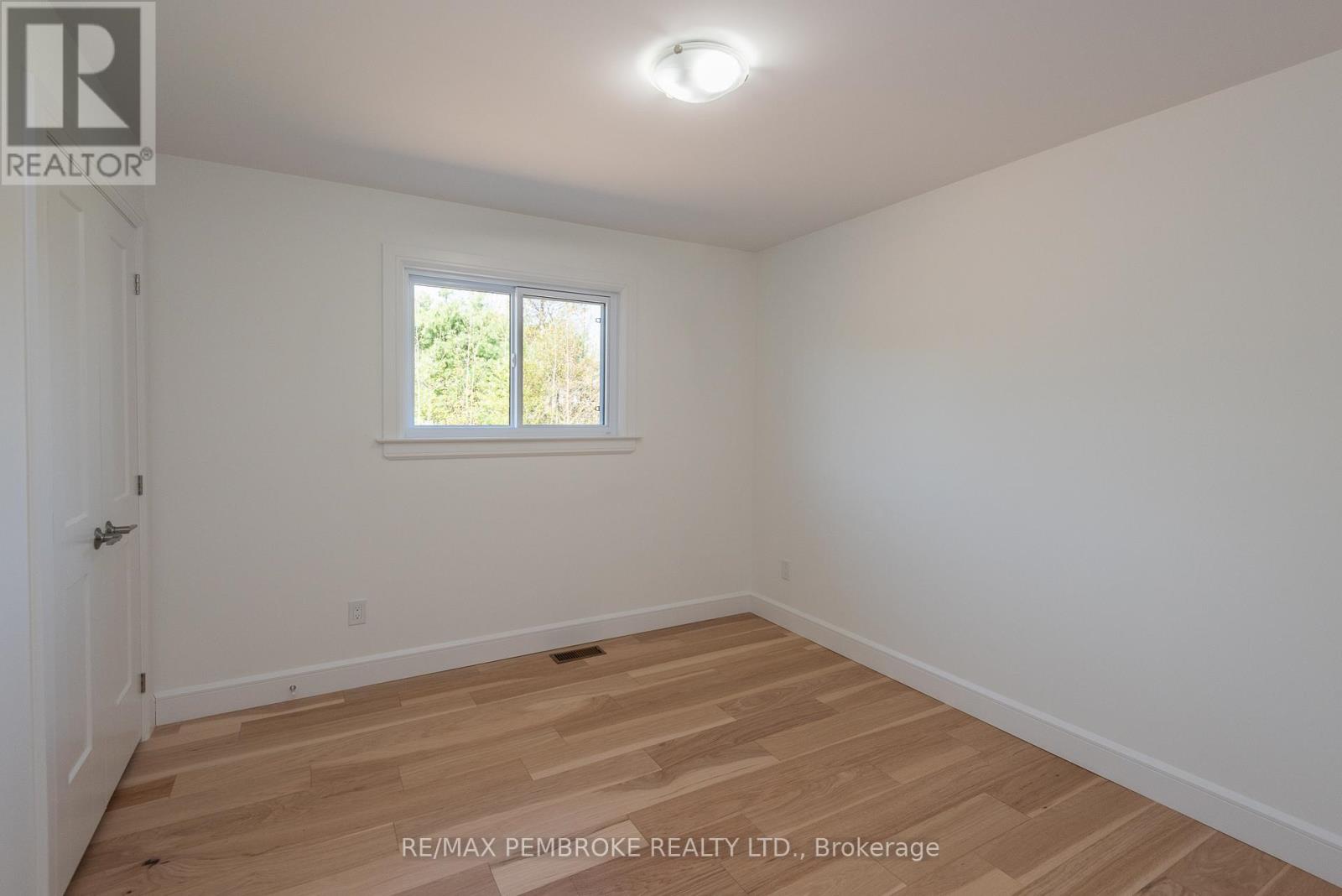 9 Jade Avenue, Petawawa, Ontario  K8H 0E5 - Photo 22 - X12887632