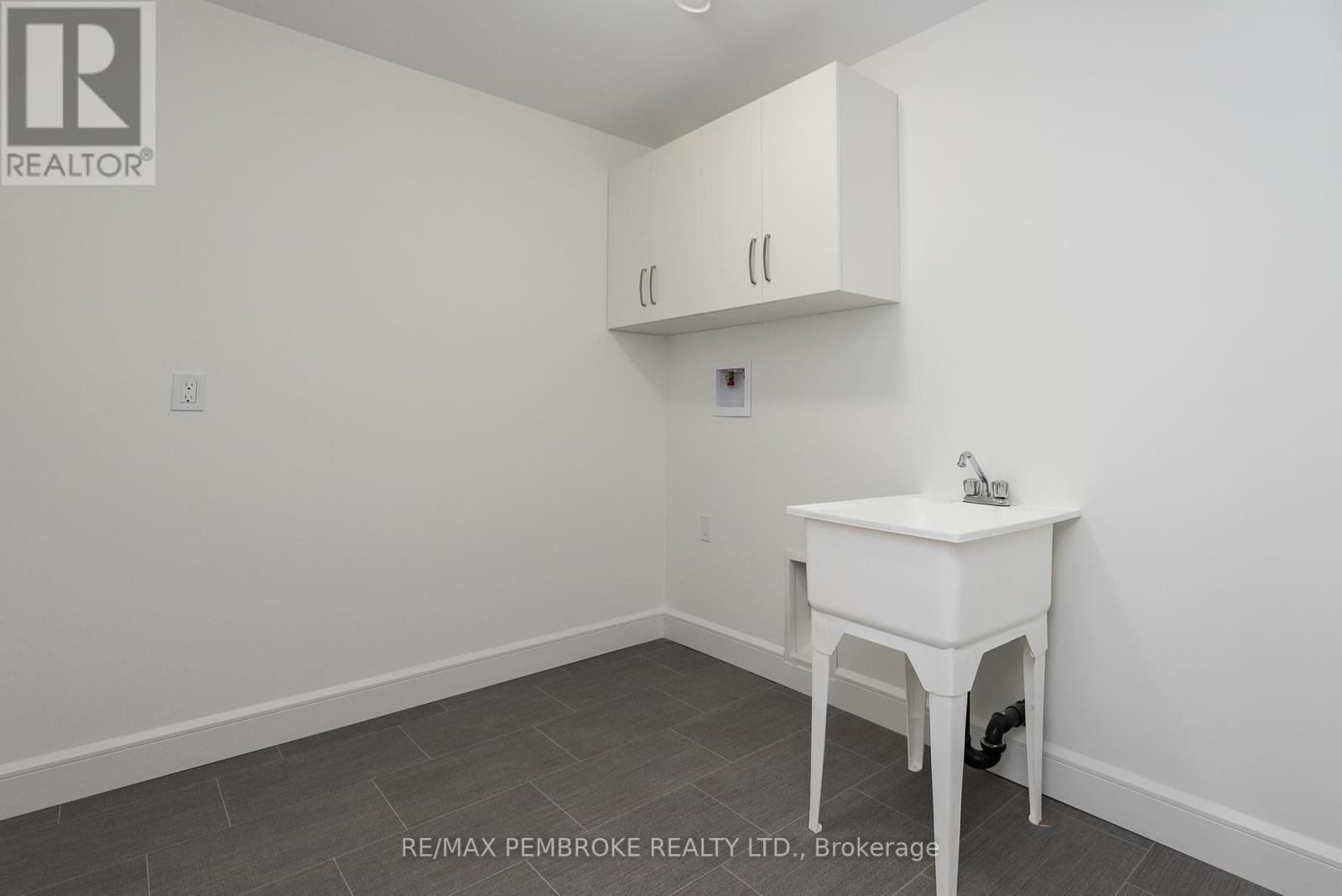 9 Jade Avenue, Petawawa, Ontario  K8H 0E5 - Photo 33 - X12887632