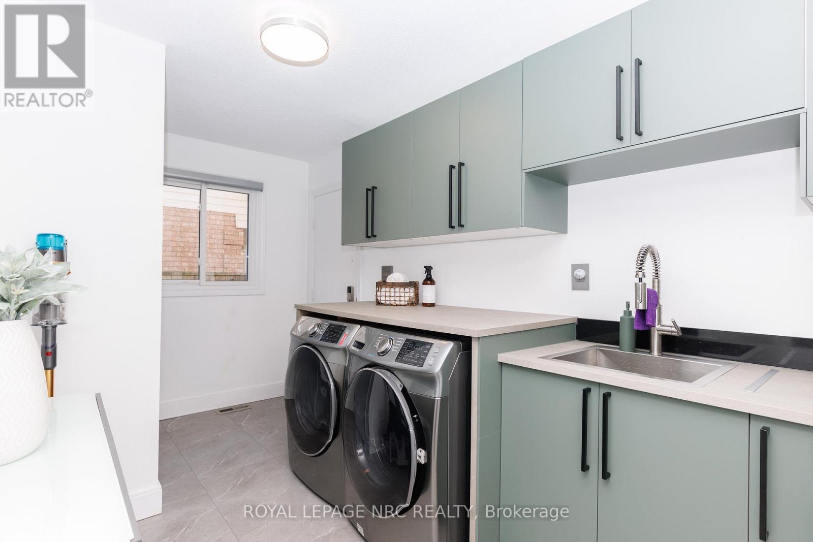 7 Sarah Court, St. Catharines (Grapeview), Ontario  L2S 3R6 - Photo 22 - X12887358