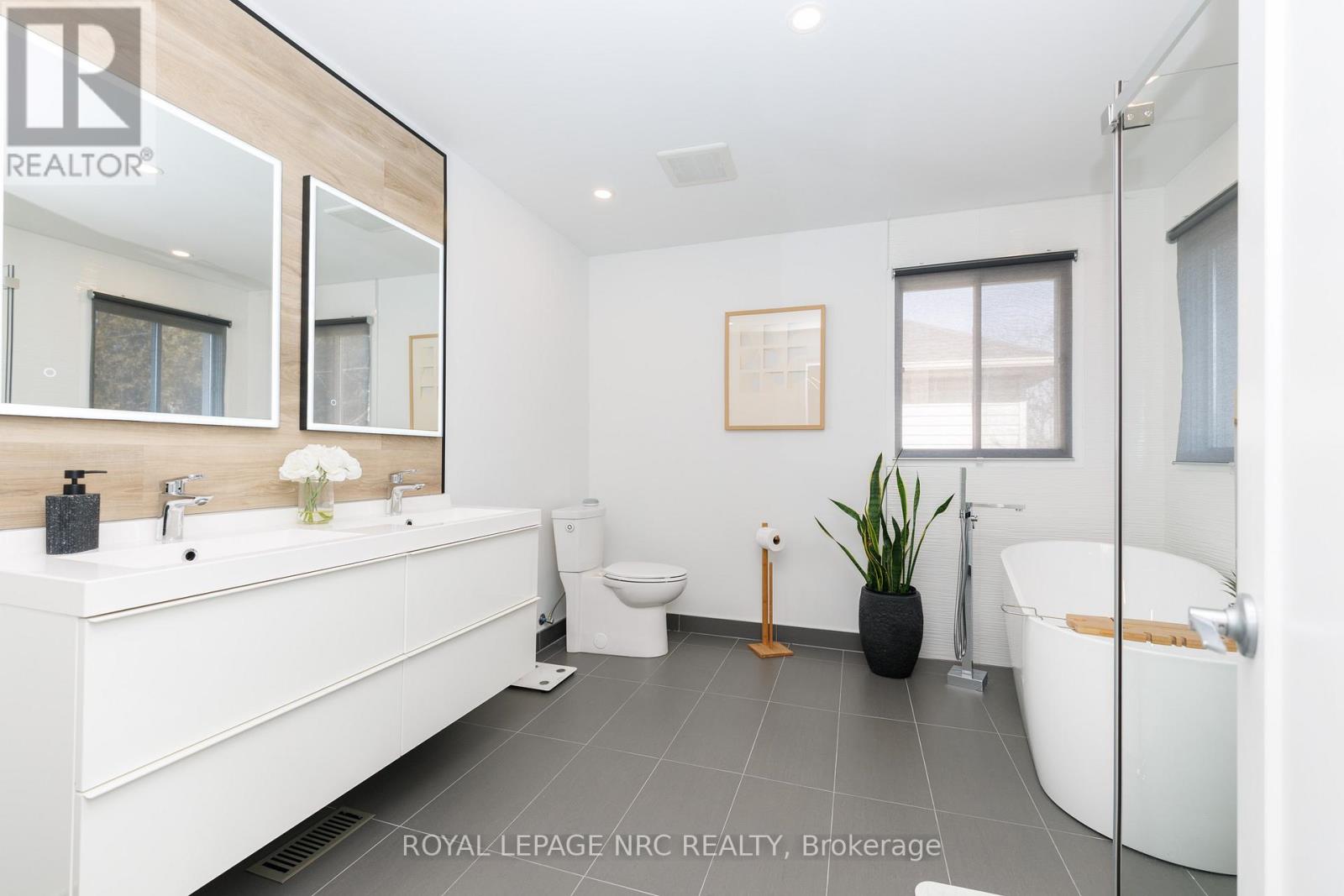 7 Sarah Court, St. Catharines (Grapeview), Ontario  L2S 3R6 - Photo 32 - X12887358