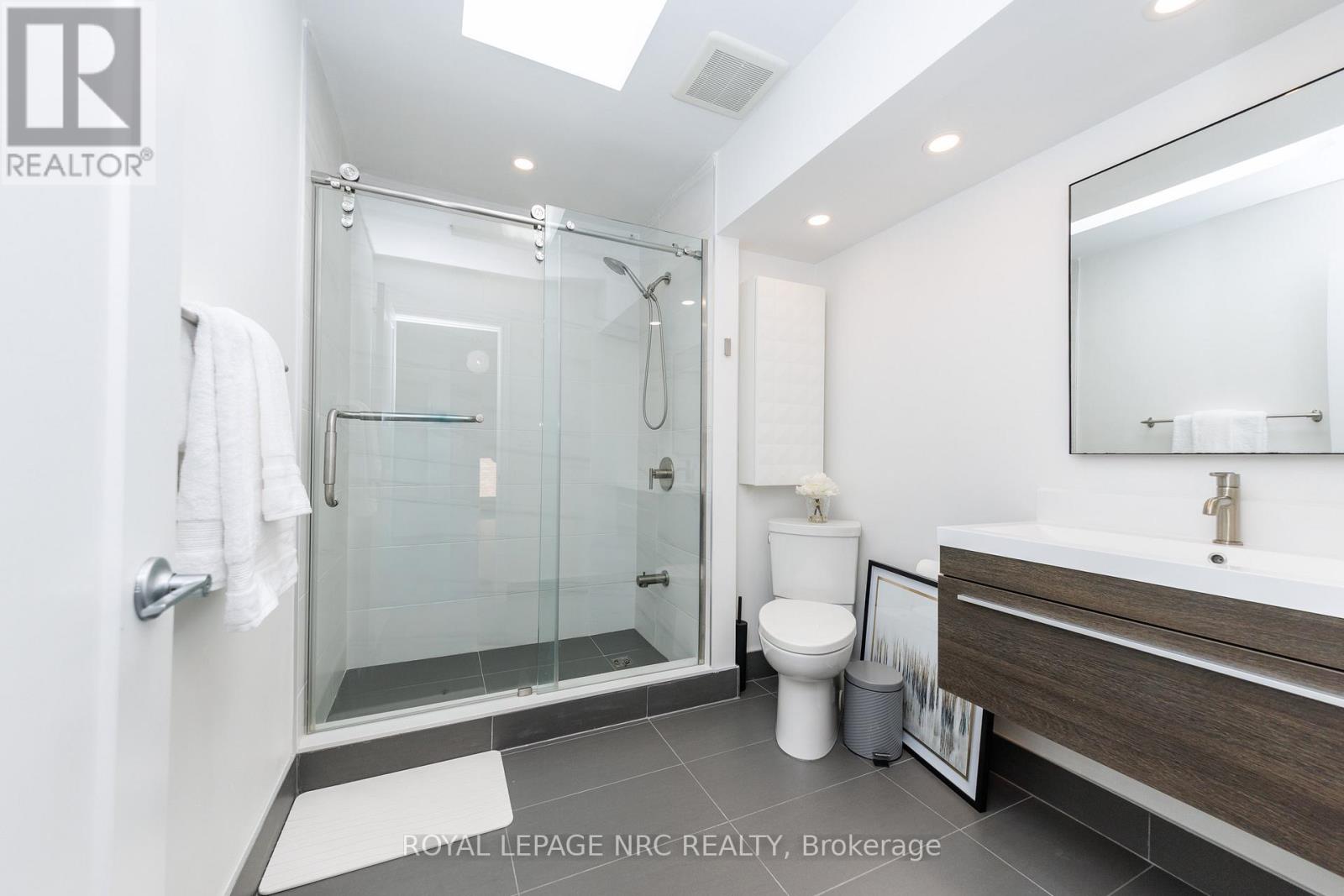 7 Sarah Court, St. Catharines (Grapeview), Ontario  L2S 3R6 - Photo 34 - X12887358