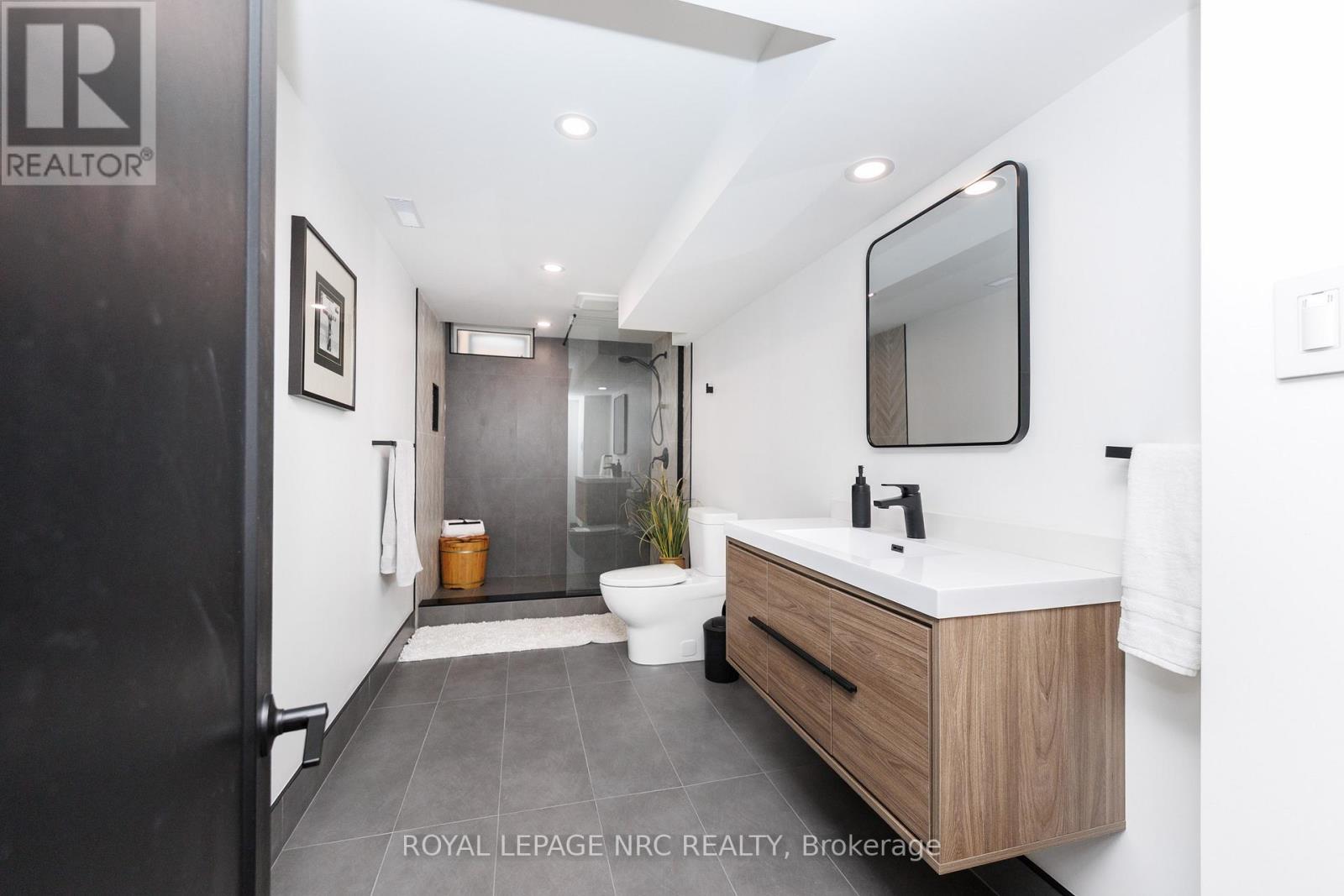 7 Sarah Court, St. Catharines (Grapeview), Ontario  L2S 3R6 - Photo 44 - X12887358