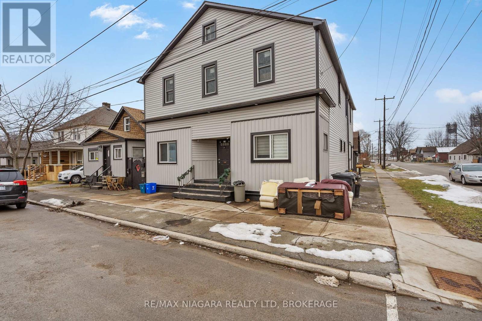 224 Mitchell Street, Port Colborne (East Village), Ontario  L3K 1Y3 - Photo 2 - X12887386