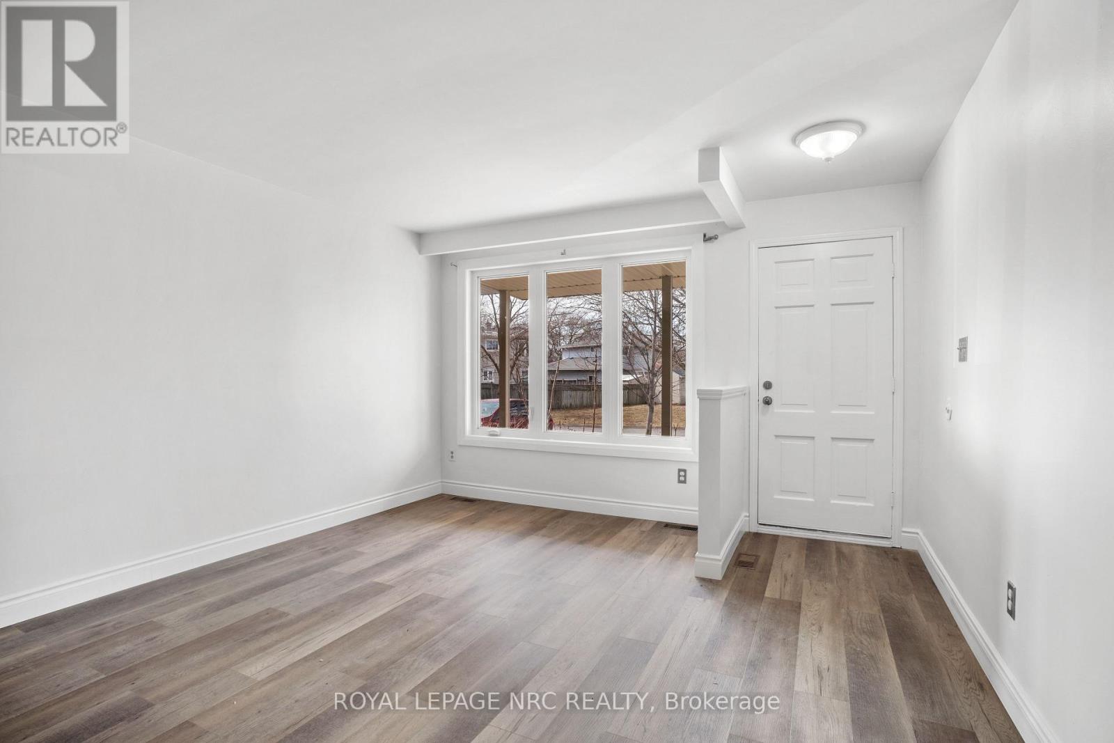 37 Greystone Crescent S, St. Catharines (Lakeport), Ontario  L2N 6P1 - Photo 3 - X12887442