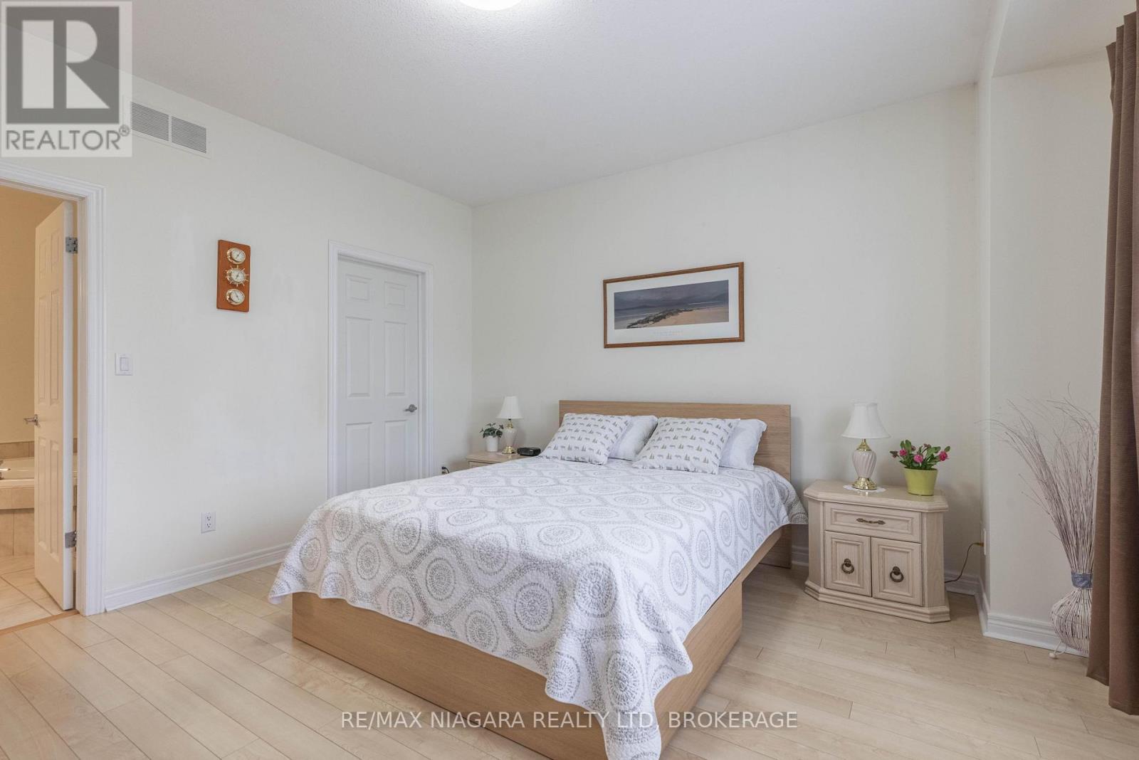 13 - 8142 Costabile Drive, Niagara Falls (Ascot), Ontario  L2H 3M3 - Photo 10 - X12887670