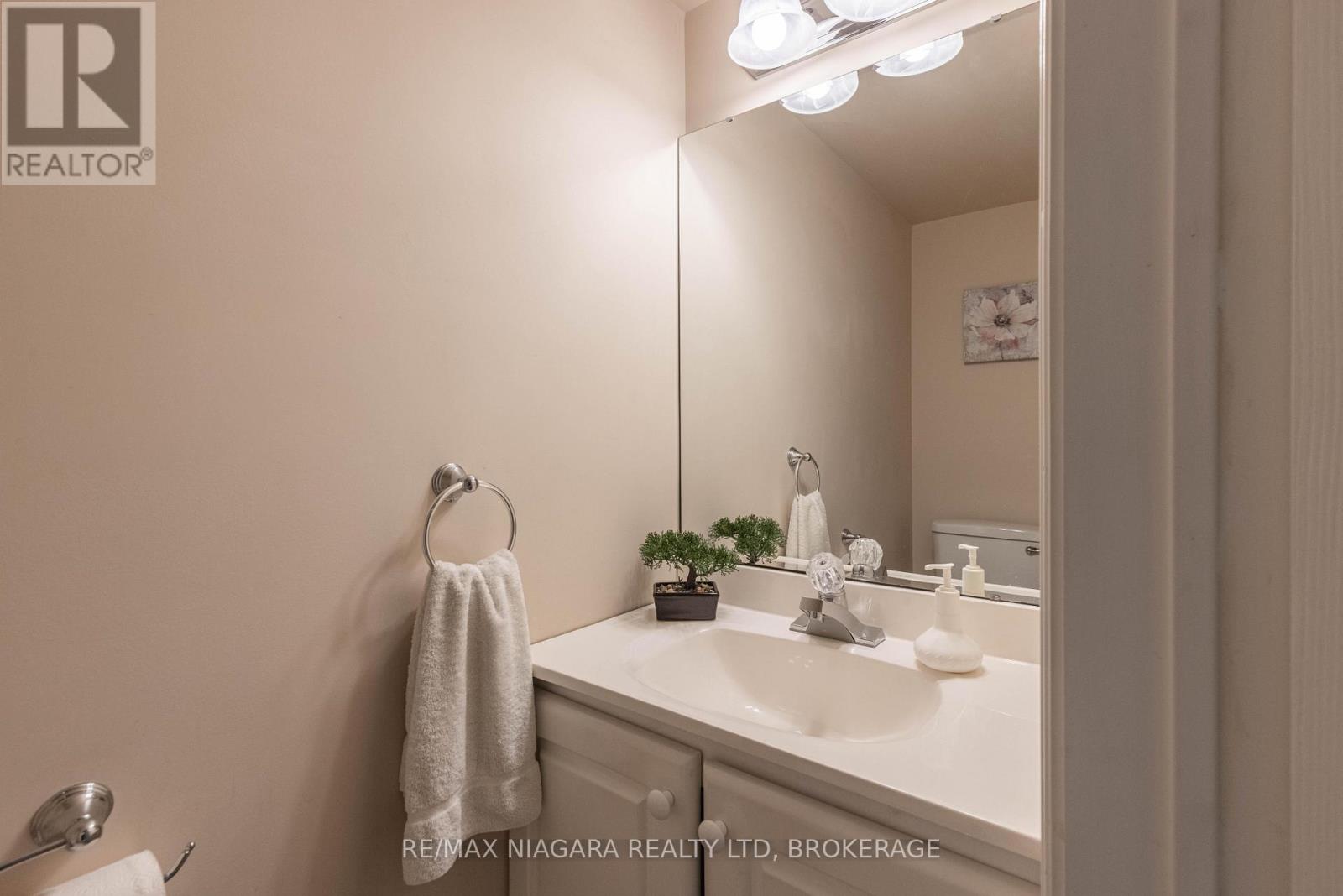 13 - 8142 Costabile Drive, Niagara Falls (Ascot), Ontario  L2H 3M3 - Photo 21 - X12887670