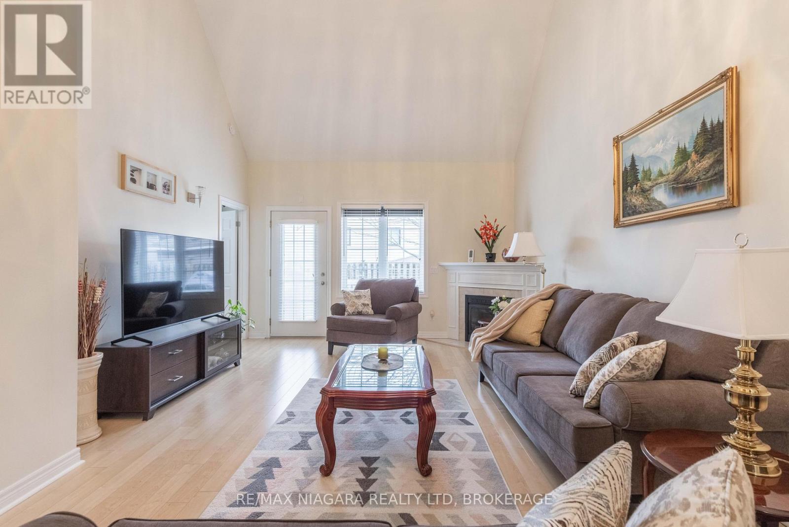 13 - 8142 Costabile Drive, Niagara Falls (Ascot), Ontario  L2H 3M3 - Photo 8 - X12887670