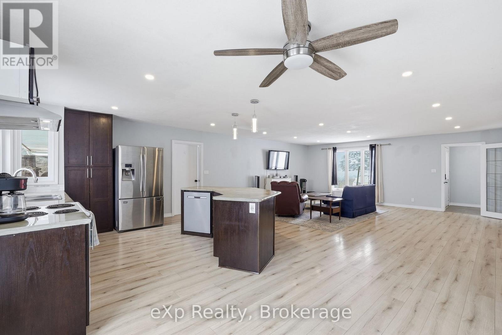 60 Main Street E, Mapleton, Ontario  N0G 1P0 - Photo 11 - X12887390