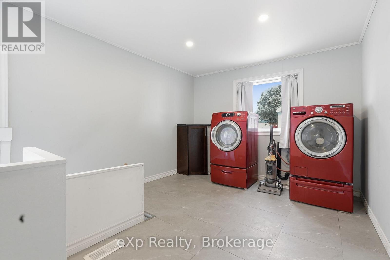 60 Main Street E, Mapleton, Ontario  N0G 1P0 - Photo 17 - X12887390