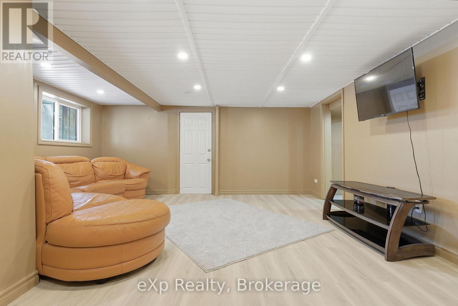 60 Main Street E, Mapleton, Ontario  N0G 1P0 - Photo 19 - X12887390