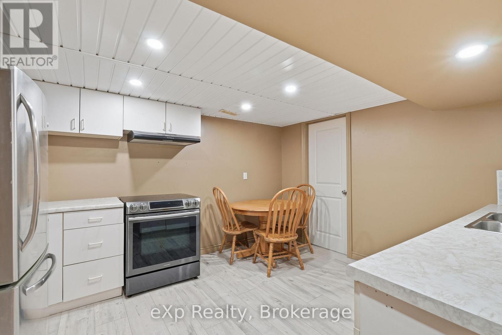 60 Main Street E, Mapleton, Ontario  N0G 1P0 - Photo 21 - X12887390