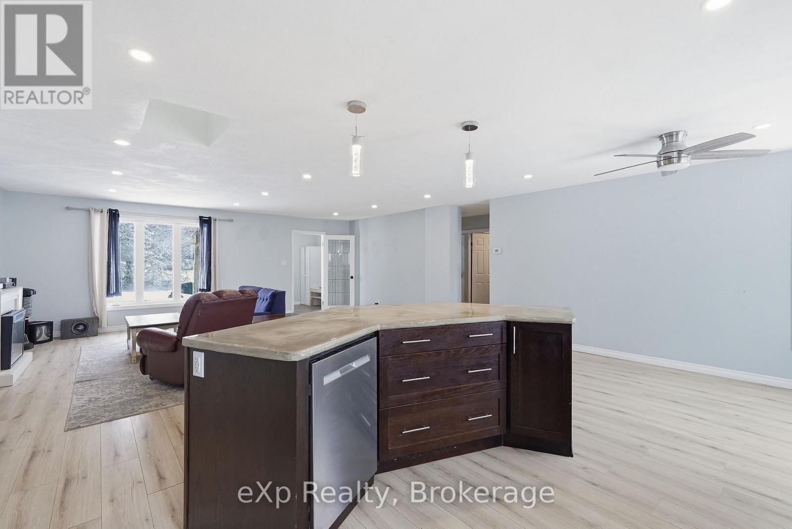 60 Main Street E, Mapleton, Ontario  N0G 1P0 - Photo 7 - X12887390