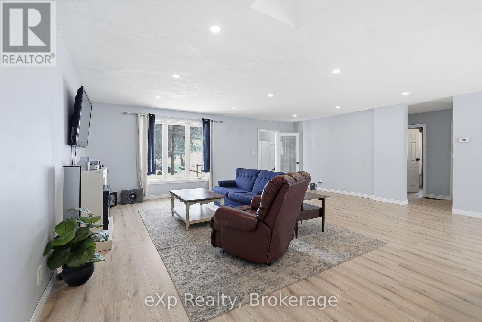 60 Main Street E, Mapleton, Ontario  N0G 1P0 - Photo 8 - X12887390