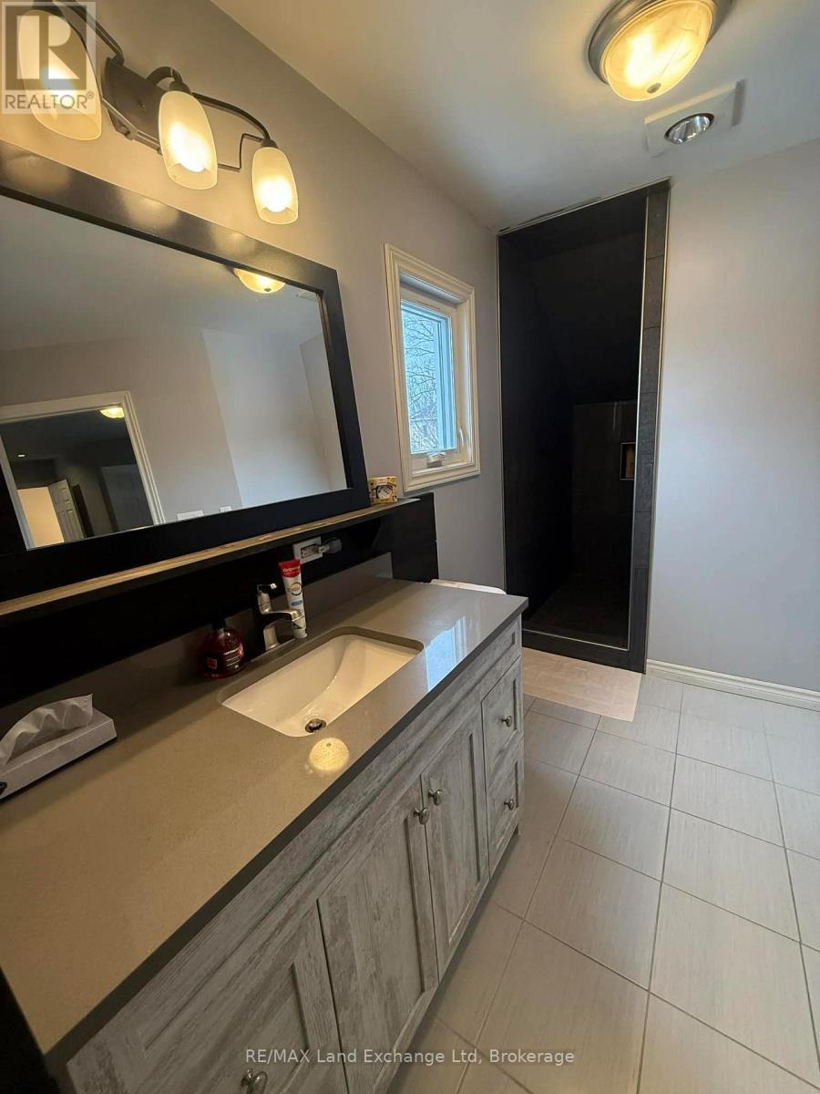 405 Minnie Street, North Huron, Ontario  N0G 2W0 - Photo 12 - X12887456