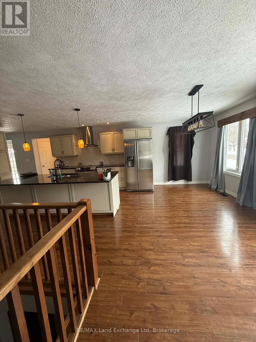 405 Minnie Street, North Huron, Ontario  N0G 2W0 - Photo 2 - X12887456