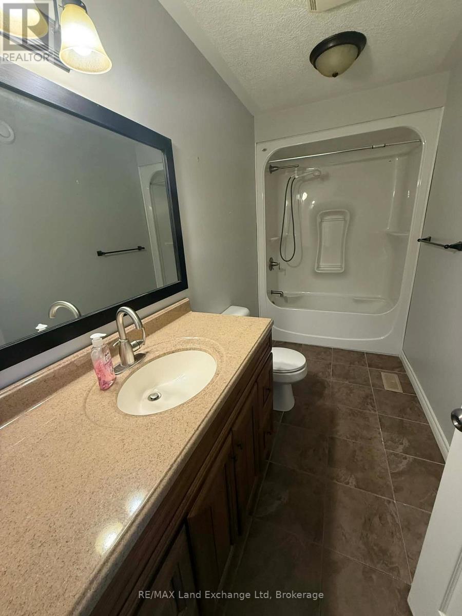 405 Minnie Street, North Huron, Ontario  N0G 2W0 - Photo 8 - X12887456