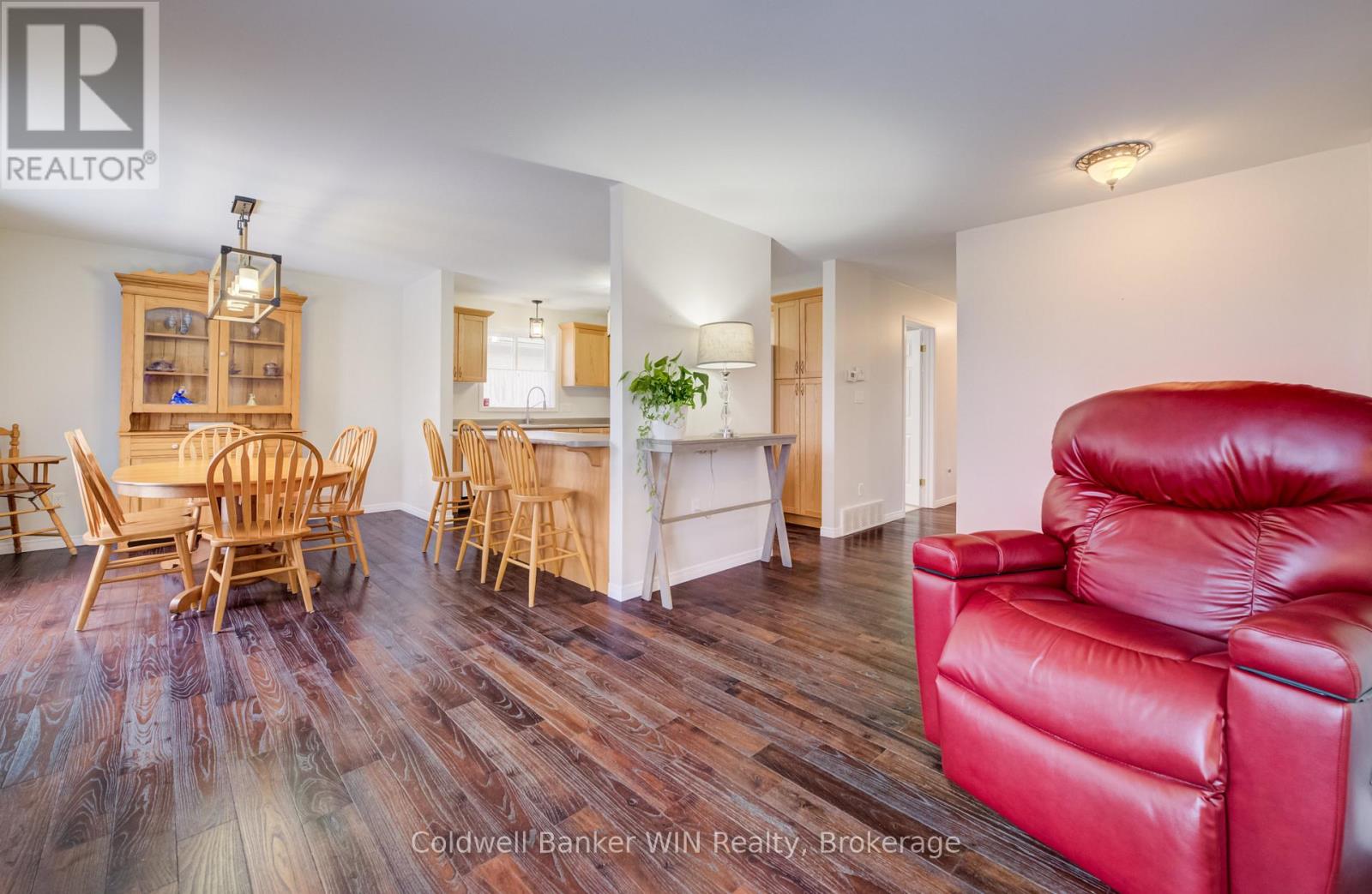 490 King Street E, Wellington North (Mount Forest), Ontario  N0G 2L0 - Photo 10 - X12887466