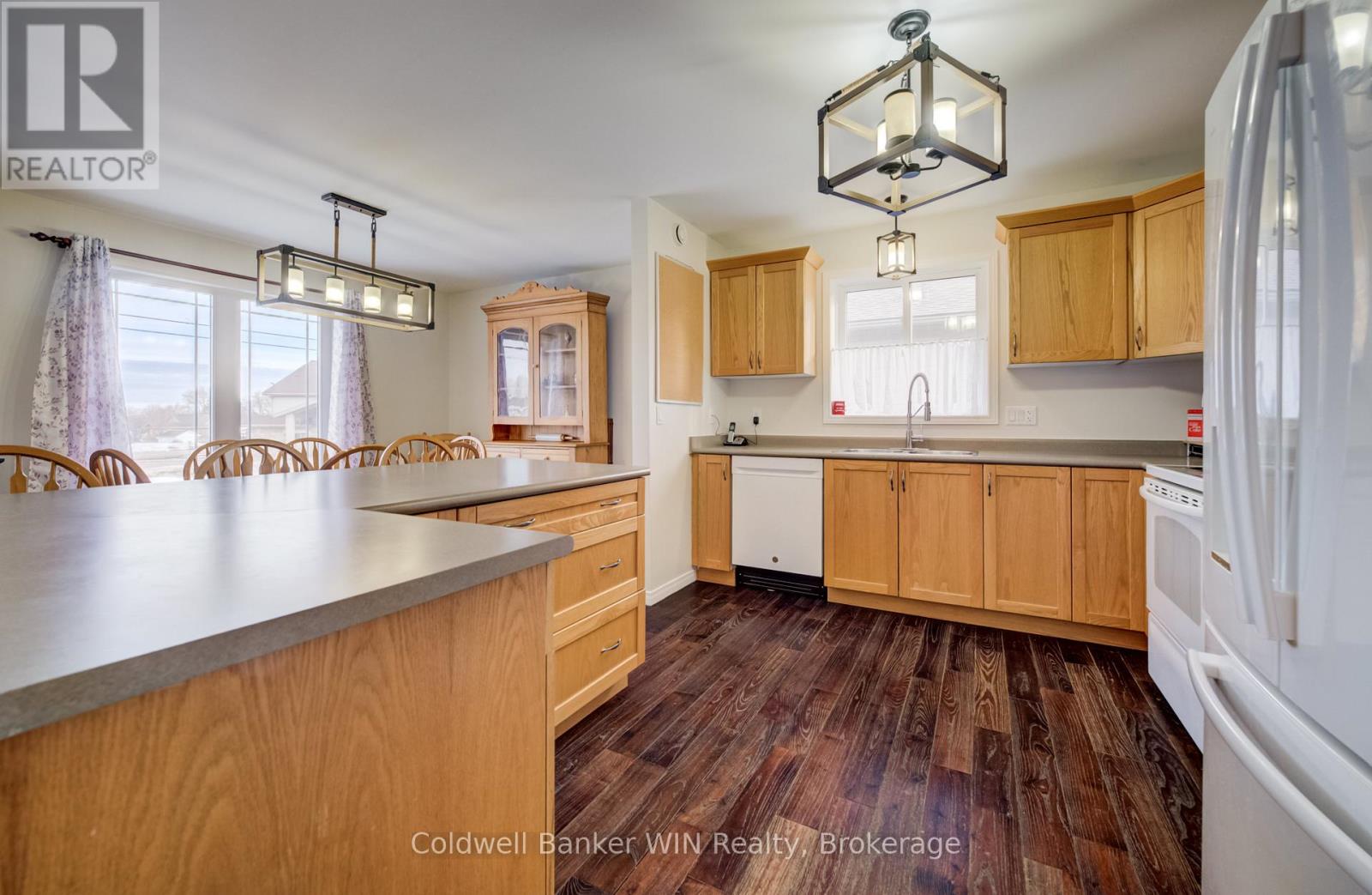 490 King Street E, Wellington North (Mount Forest), Ontario  N0G 2L0 - Photo 12 - X12887466