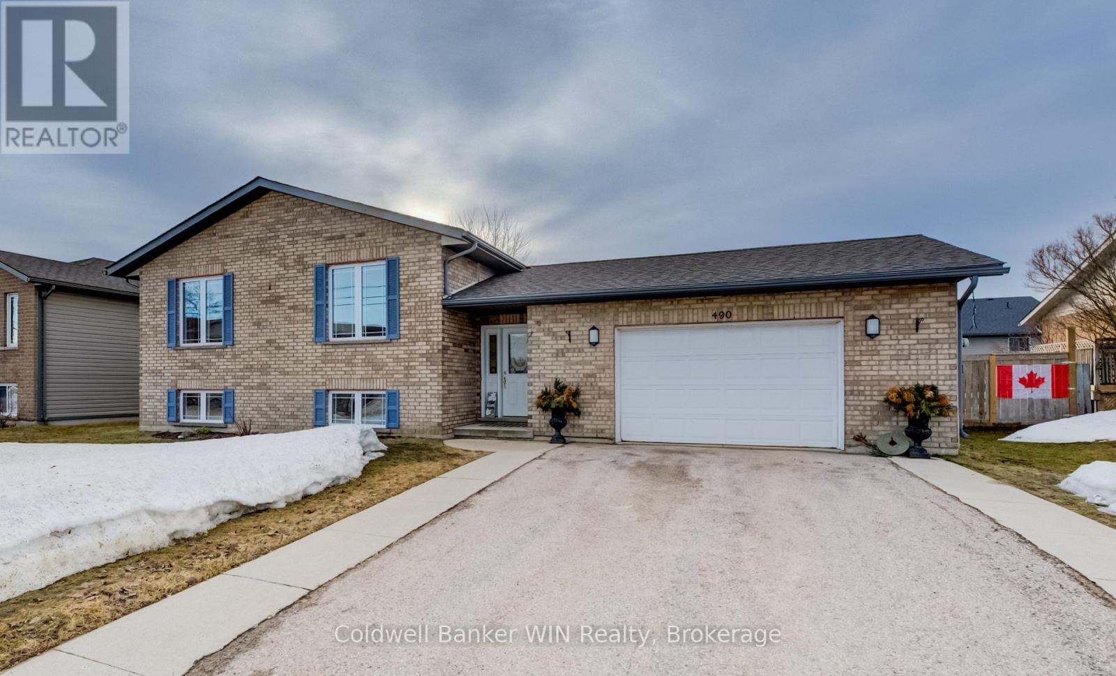 490 King Street E, Wellington North (Mount Forest), Ontario  N0G 2L0 - Photo 2 - X12887466