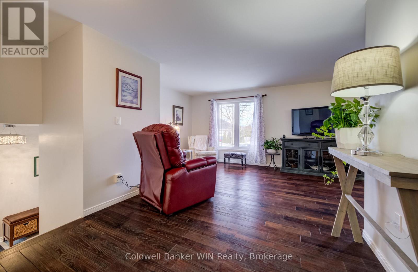 490 King Street E, Wellington North (Mount Forest), Ontario  N0G 2L0 - Photo 6 - X12887466