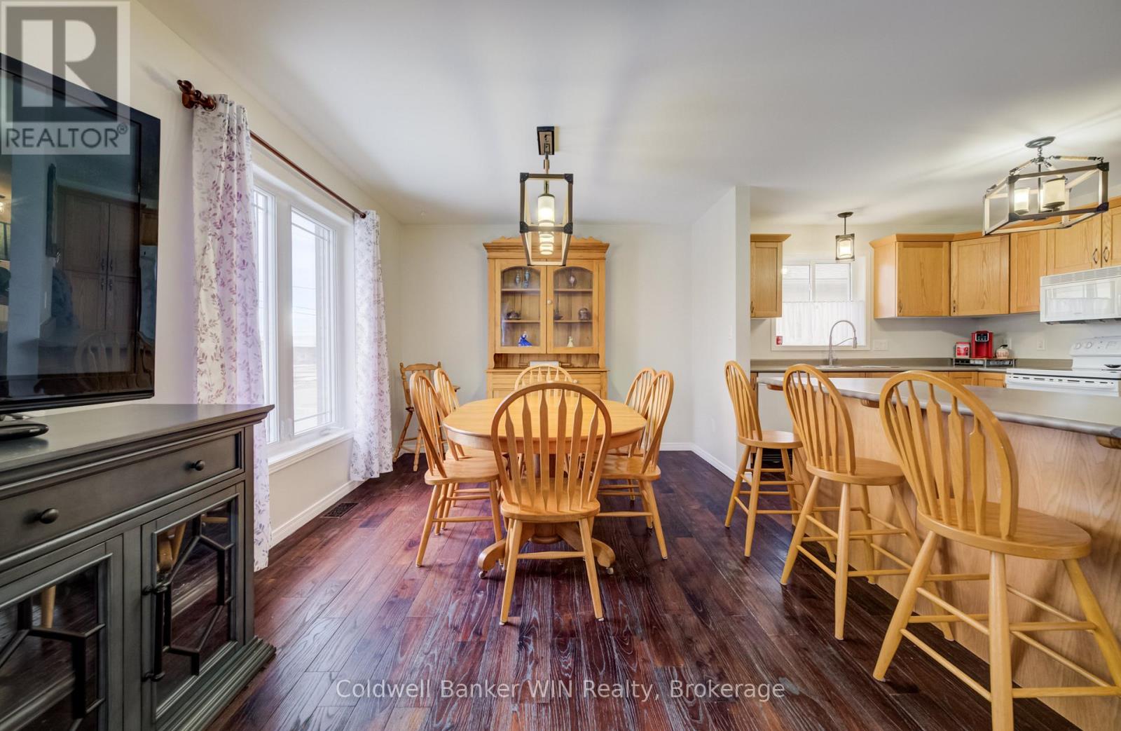 490 King Street E, Wellington North (Mount Forest), Ontario  N0G 2L0 - Photo 9 - X12887466