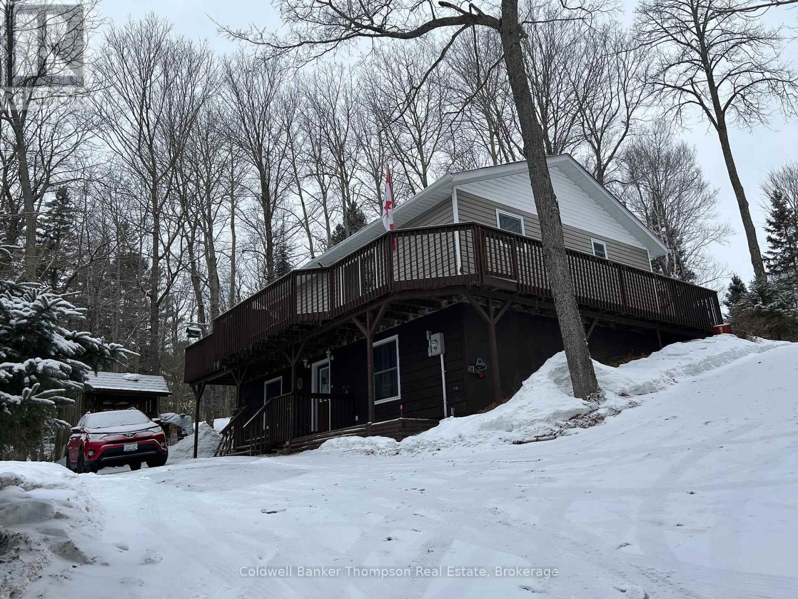 <div class="slider-price">$499,900</div><p>475 Chapman Drive E, Burk's Falls, Ontario</p>
