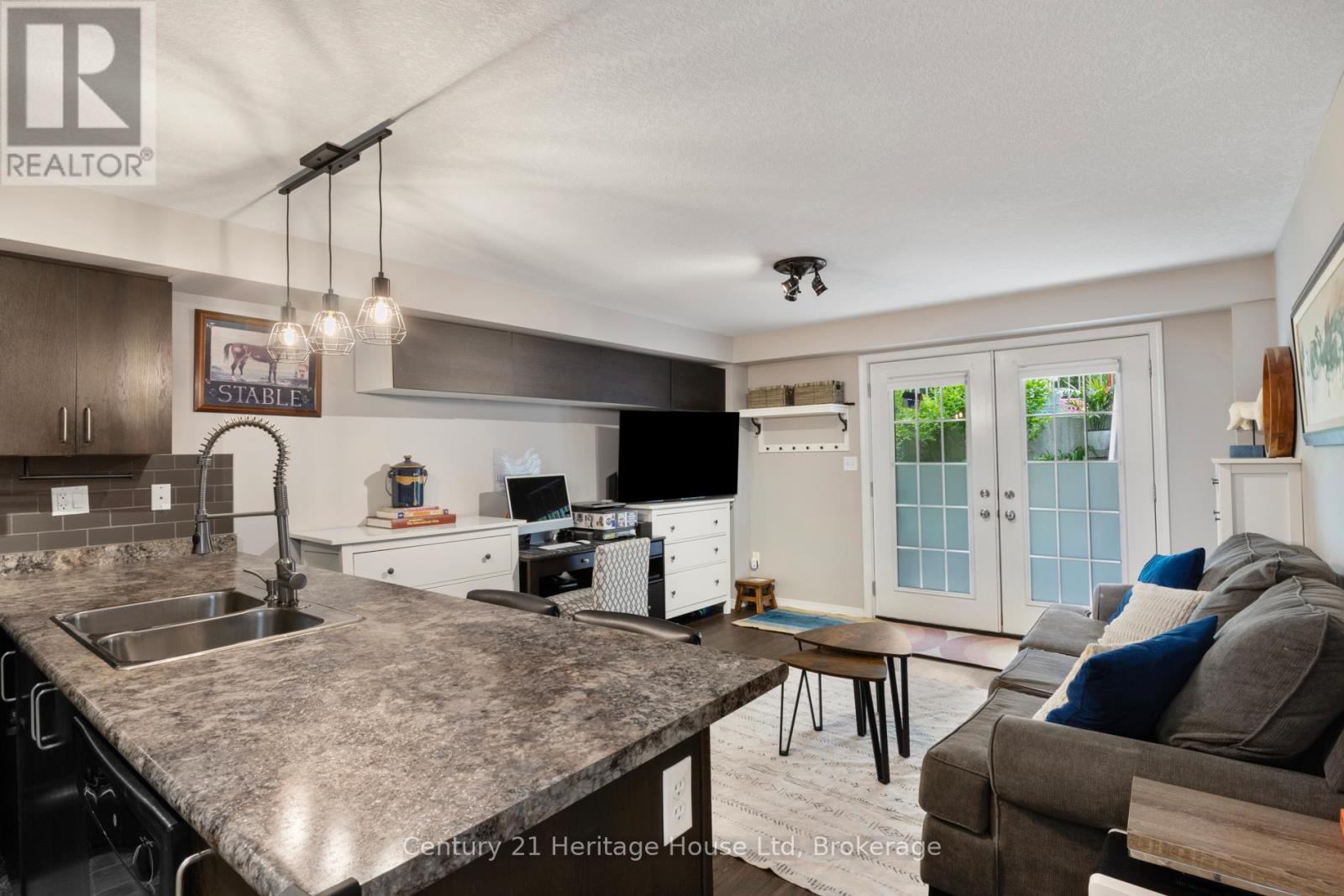 56 - 35 Mountford Drive, Guelph, Ontario  N1E 0G6 - Photo 4 - X12887656