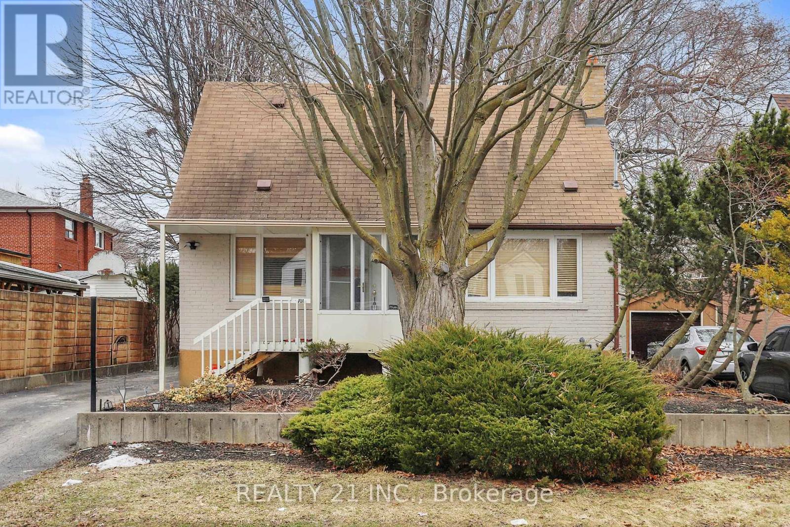 101 NATAL AVENUE, Toronto, Ontario